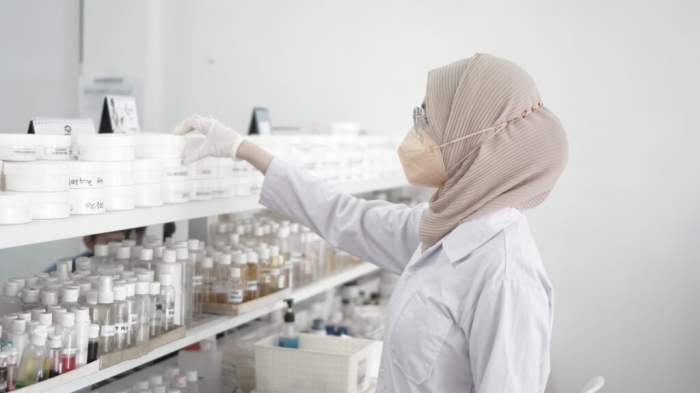 Bagaimana Cara Menjual Produk Kecantikan dengan Brand Sendiri?