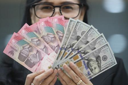 Rupiah Melemah Hari Ini, Dolar AS Mencapai Rp16.728