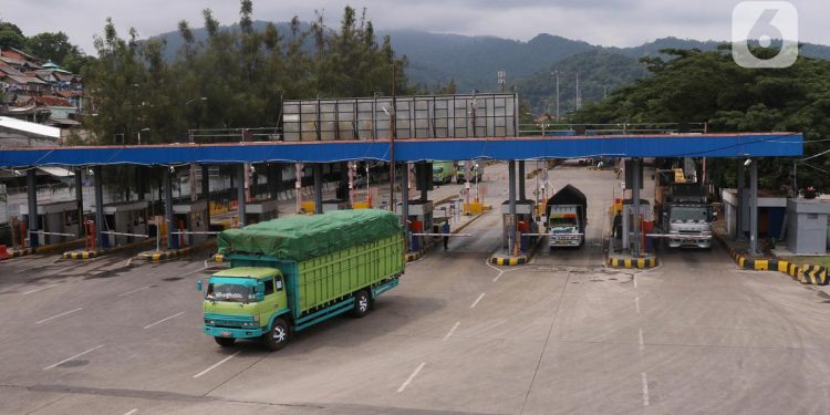 Anak Krakatau Siaga, ALFI Minta Truk Logistik Waspada Terhadap Abu Vulkanik