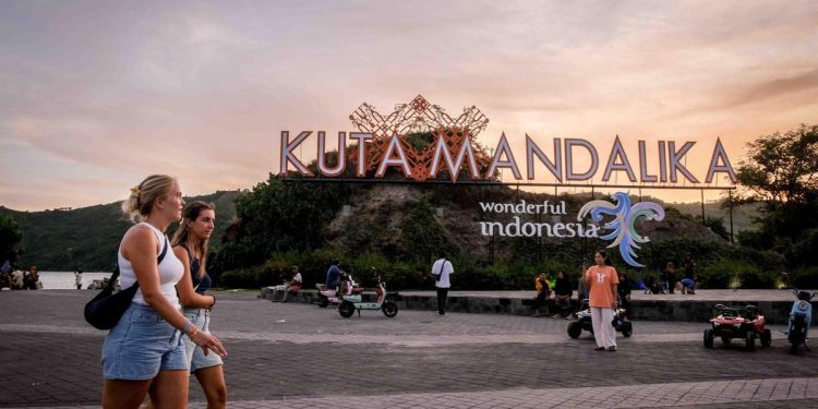 8,98 Juta Turis Asing Kunjungi Indonesia Tertinggi Sejak Pandemi COVID-19