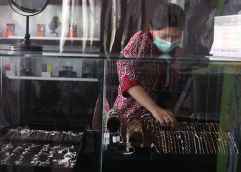 Harga Emas Antam Sepekan Lesu Lalu Berbalik Menguat