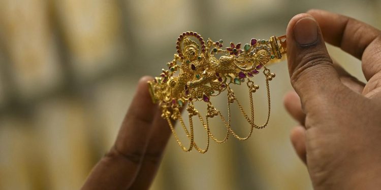 Harga Emas Hari Ini Naik 1,6 Persen Terkait Aksi Beli