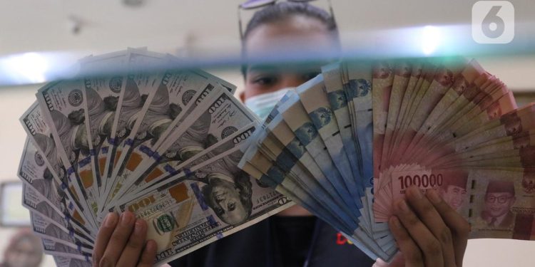 Rupiah Menguat ke 18.015 per Dolar AS Didukung Sentimen Domestik